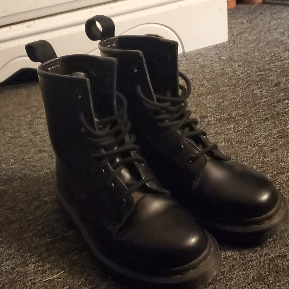 Dr Marten Mono black 8 eye leather boots